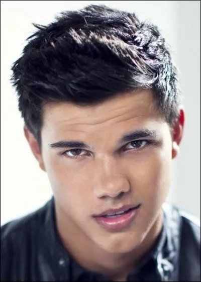 Qui joue le rôle de Jacob Black ?