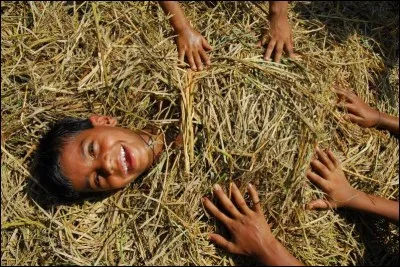 Que signifie l'expression « Être sur la paille » ?