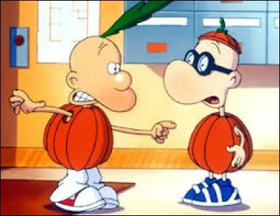 Ils se sont déguisés en citrouille, le déguisement n'est pas terrible mais ils font avec.