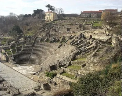 L - "Lugdunum", l'actuelle ville de Lille fut capitale de la Gaule romaine.
