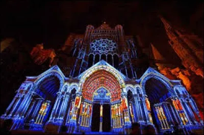 14e édition en 2017. Ce sera encore et toujours une merveille dont personne en Eure-et-Loir ne pourrait se passer. Où se dérouleront ces manifestations entre mi-avril et début octobre, tous les soirs, à la nuit tombée ?