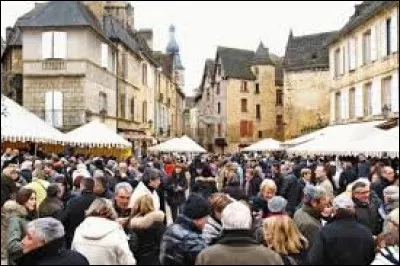 Que fête-t-on à Sarlat-la-Canéda à la mi-janvier ?