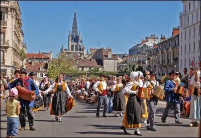 Quelle est cette fête qui se tient à Dijon, à la fin août ?