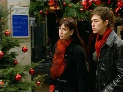 Je suis un film français de 1999 dans lequel trois sœurs se retrouvent auprès de leurs parents pour les fêtes de Noël. Les langues vont alors se délier et les remises en question arriver. J'ai également permis à Charlotte Gainsbourg d'obtenir son premier César. Je suis...