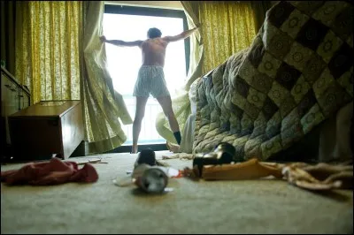 Je suis un film adapté du roman éponyme de Hunter S. Thompson. L'acteur principal, un vrai pirate, a exigé qu'une chaise à son nom soit présente sur le tournage afin d'honorer sa mémoire. Outre le dépaysement, ce film a permis à l'acteur principal de trouver l'amour.