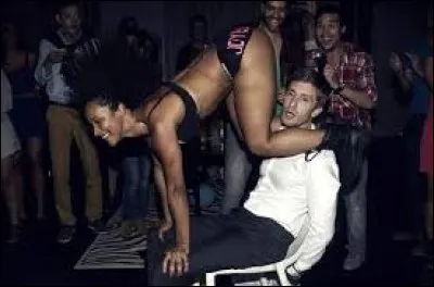 Film français de Philippe Lacheau et Nicolas Benamou, je suis le film typique de la soirée qui dégénère. Couronné de deux prix à l'Alpe d'Huez, je peux être comparé à une sorte de "Projet X" familial réussi et novateur dans le paysage de la comédie française. Je suis...