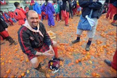 Carnaval d'Ivrea : Une manifestation carnavalesque o&ugrave; l'on retombe totalement en enfance dans un monde o&ugrave; la seule arme est le lancer d'oranges. 400 tonnes d'oranges sont lanc&eacute;es dans les plus grandes villes de ce pays : quel est-il ?