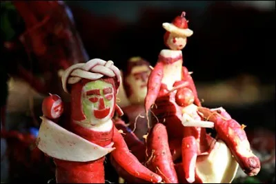 La fête des Radis - Chaque nuit du 23 décembre, les habitants célèbrent le radis en le sculptant, en le dessinant, etc. Bref, sous toutes les formes. Les uvres sont ensuite placées dans la crèche de Noël et on fait la fête jusqu'à tard dans la nuit. Mais où ?