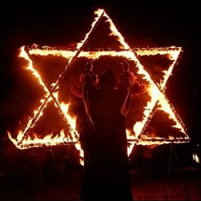 La conférence annuelle des sorciers - Ce festival rassemble les sorciers et guérisseurs du monde entier. on y trouve des plantes naturelles, de la magie, des rituels de sciences occultes... Où cette rencontre se passe-t-elle ?