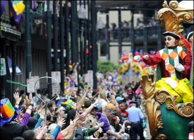Mardi gras aux USA - Tout le monde connaît la tradition du Mardi gras. Mais il y a une ville aux États-Unis où sa célébration est une institution. On se déguise, on défile et la fête dure toute la nuit. Mais dans quelle ville ?