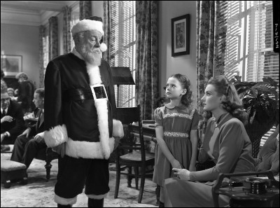 Une employée de Macy's recherche quelqu'un pour jouer le rôle du Père Noël. Ce film a obtenu trois oscars et un Golden Globe en 1948. Quel est son titre ?