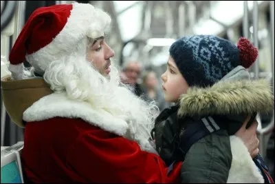 Antoine, six ans, rencontre le Père Noël, cambrioleur déguisé, et parcourt Paris avec lui. Quel est le titre de ce film de 2014 ?