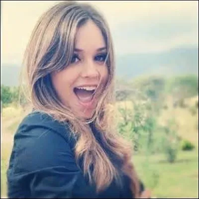 Comment s'appelle cette femme en vrai ?