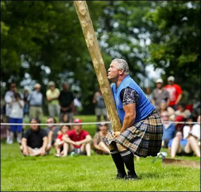 Fêtes des Highlands : Ce sont des festivités très traditionnelles où l'on s'affronte au lancer de tronc, au tir à la corde, ou encore en compétition de danse folklorique. Ce sont de typiques fêtes de village , mais de quel pays ?