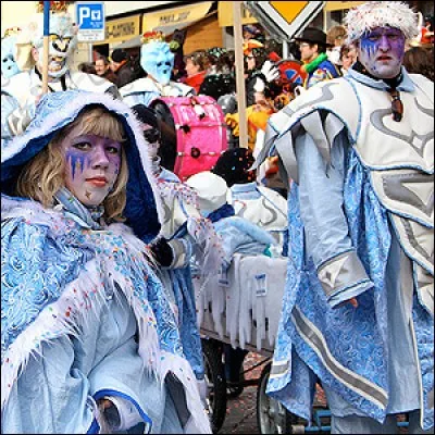 Fasnacht : Le mardi gras. Dans ce pays , il est célébré dès 4 h du matin et dure une semaine. Les gens se déguisent bien évidement, chantent et boivent beaucoup , c'est la plus grande fête organisée en ...
