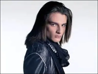 Avec qui Mirco sort-il ?