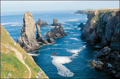 La chanson sugg&eacute;r&eacute;e par l'illustration est interpr&eacute;t&eacute;e par :