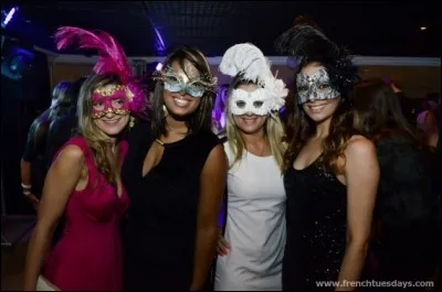 La chanson sugg&eacute;r&eacute;e par l'illustration est interpr&eacute;t&eacute;e par :