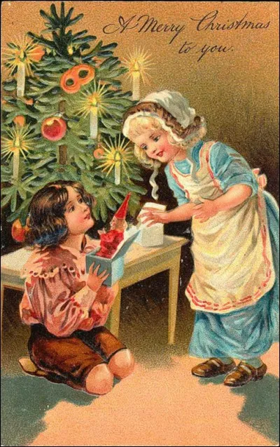 C'est une jolie scène de deux petites filles découvrant leurs cadeaux au pied du sapin. De quoi est-il décoré ?
