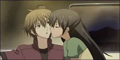 Où se trouvent Hikari et Kei lorsqu'ils s'embrassent à la fin de l'anime ?