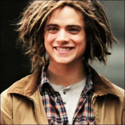 Qui est le demi-frère de Percy ?