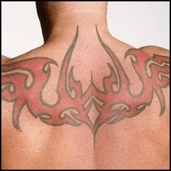 A qui appartient ce tatouage ?