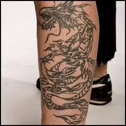 A qui appartient ce tatouage ?