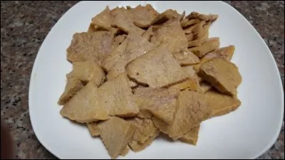 Les escalopes de pis de vache : Elles se cuisinent en bouillon avec des légumes ou rôties à la poêle. On peut aussi les manger froides avec de la moutarde. Où peut-on en trouver?