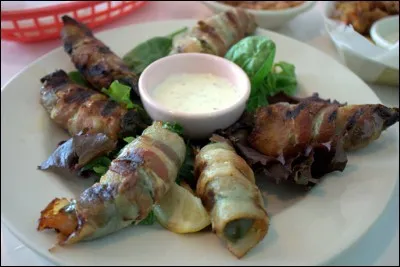 Le roulé au crotale : Ce serpent très répandu peut être un bon substitut au bœuf, au porc et au poulet , sa viande a paraît-il un goût unique. D'où vient ce plat ?