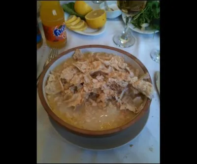 Le khash est un plat typique composé de la tête, l'estomac et les pieds de la vache. Auparavant considéré comme le plat du pauvre, il est aujourd'hui un plat recherché dans les plus hautes classes de plusieurs pays? Lequel n'en fait pas partie ?