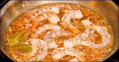 Les crevettes ivres : La recette consiste à prendre des crevettes vivantes, les plonger dans de l'alcool et des épices, ce qui va les parfumer et les étourdir, laissant les gourmands les manger tranquillement mais vivantes néanmoins. Où peut-on trouver cette recette ?