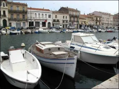Allez faire la fête dans la ville de celui qui chanta : Un p'tit coin d'parapluie contre un coin d'paradis !