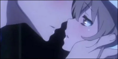 Qui Taiga embrasse-t-elle ?