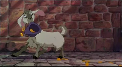 Comment s'appelle la gitane accompagnée par Djali, la chèvre grise dressée dans « Le bossu de Notre-Dame » ?