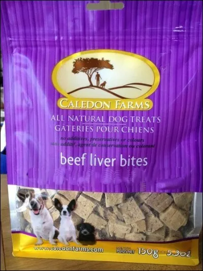 Passons cette fois-ci sur les "gâteries"... Mais que vont manger nos chers animaux de compagnie, d'après l'emballage ?