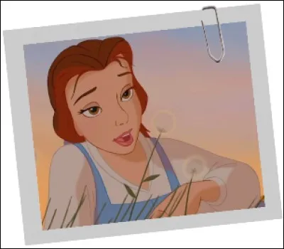 Dans quel pays Belle et son père Maurice vivent-ils ?