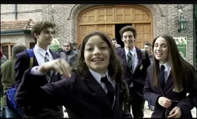 Comment s'appelle l'école où va Luna ?