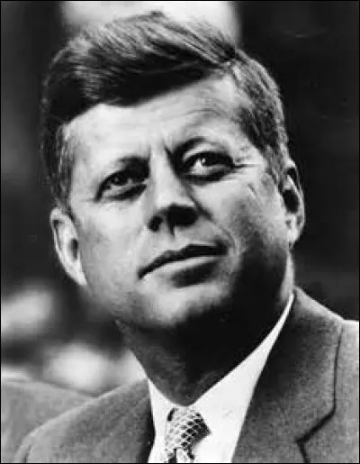 Président des États-Unis de 1961 à 1963, assassiné à Dallas dans sa voiture, il se nomme évidemment...