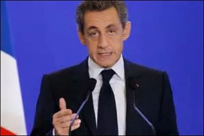 Dirigeant la France de 2007 à 2012, j'ai perdu en 2012 en me présentant contre François Hollande. Je me nomme...