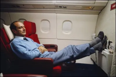 Dans quel moyen de transport voyage-t-il ici ?