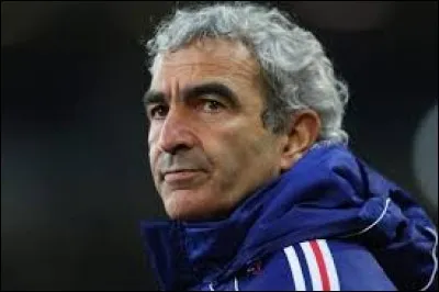 R - Dans quel club Raymond Domenech a-t-il commencé sa carrière professionnelle ?