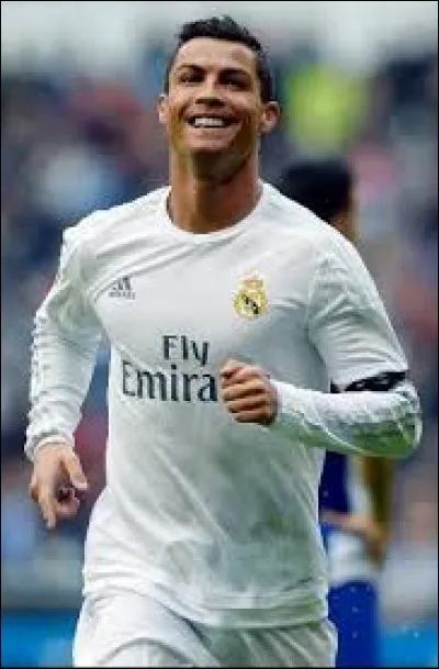 R - Quelle est la nationalité du footballeur Ronaldo ?