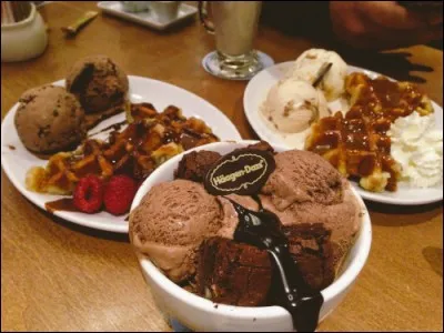 Avez-vous déjà goûté aux glaces Häagen-Dazs ? Si vous ne l'avez pas encore fait, je vous suggère d'aller y goûter. Vous trouverez sans doute des parfums qui vous plairont. D'ailleurs, dites-moi d'où vient cette marque ?