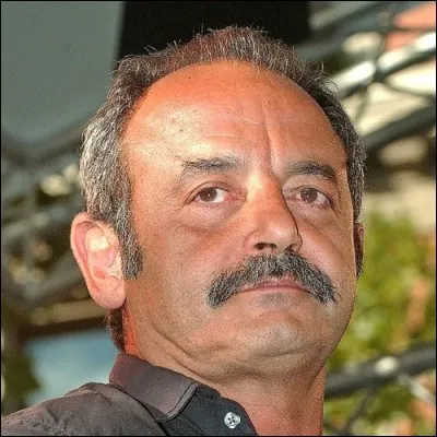 Né le 1er janvier 1948, il connait le succès dans la chanson en 1977 avec "T'as beau pas être beau". De qui s'agit-il ?