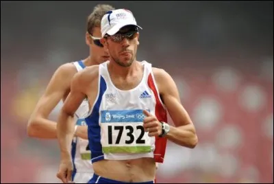 Né le 1er janvier 1978, cet athlète français a été trois fois champion d'Europe des 50 km marche. De qui s'agit-il ?