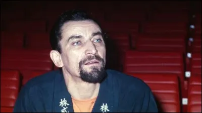 Né le 1er janvier 1927, ce danseur et chorégraphe a créé le "Ballet du XXe siècle" et a reçu de nombreuses distinctions. De qui s'agit-il ?