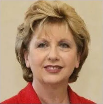 Mary McAleese est très connue en Irlande. Au départ, elle étudiait :