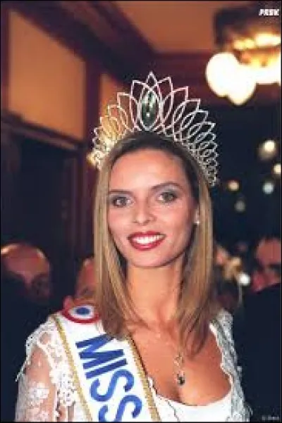 Quel est le nom de la jeune femme élue Miss France en 2002 ?