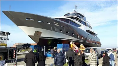 Le bateau Guy Couach mis a l'eau mardi 12 décembre 2016 mesurait :