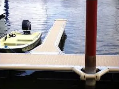 Combien le port d'Arcachon compte-t-il de pontons équipés de catways ?